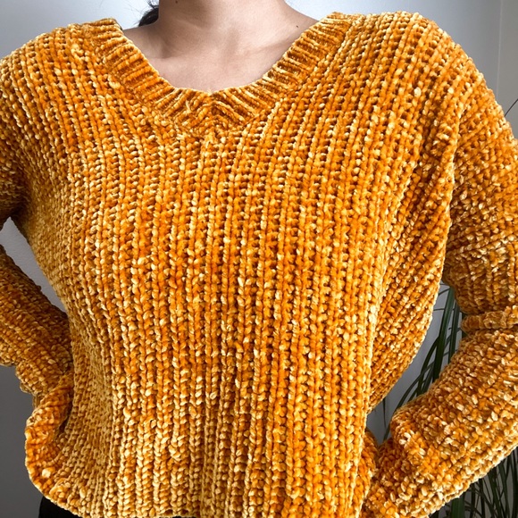 Urban Heritage Sweater -Yellow Orange - Picture 9 of 10